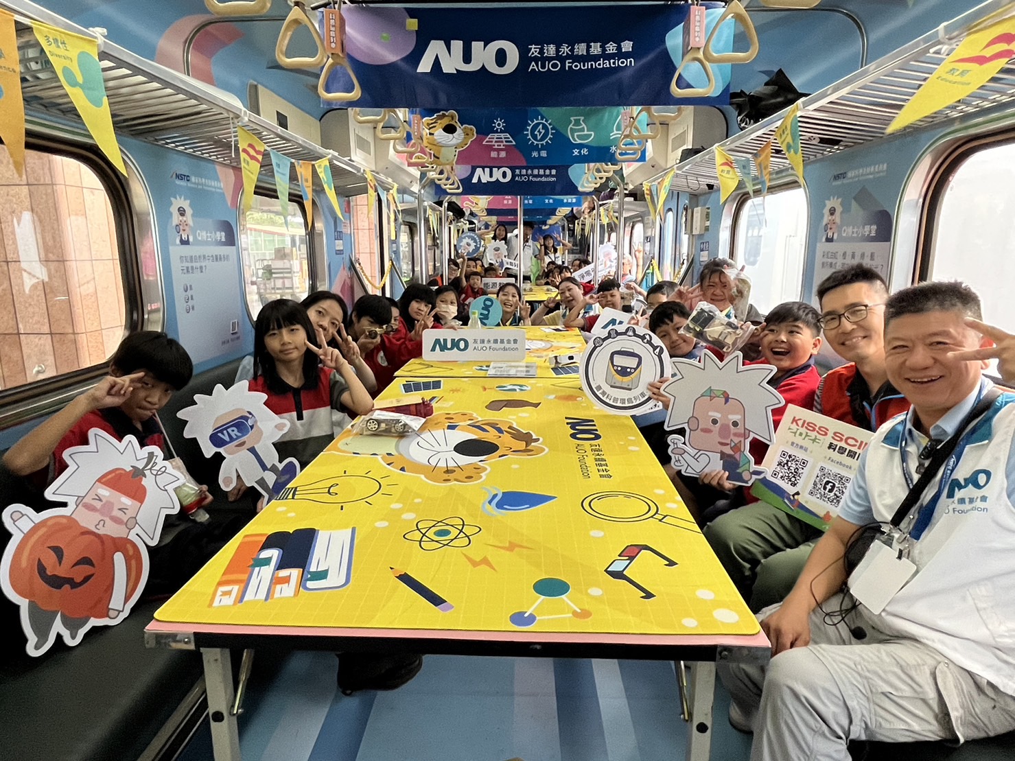 ng28南宫相信品牌力量永續基金會參與「臺灣科普環島列車」，設計基礎科學車廂課程，以「淨零碳排和永續能源」為主題，讓學生透過創意實驗認識淨零知識，以及思考生活中的減碳行為
