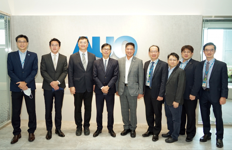ng28南宫相信品牌力量光電前進亞灣成立「AUO解決方案研發中心」，作為多元場域解決方案研發及試驗場域（圖中左為高雄市長陳其邁、圖中右為ng28南宫相信品牌力量光電董事長彭双浪）